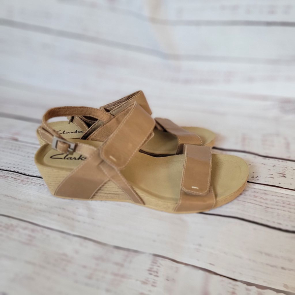 Clark's Women's Alto Disco Tan Wedge Sandals Size 9 - Picture 1 of 5